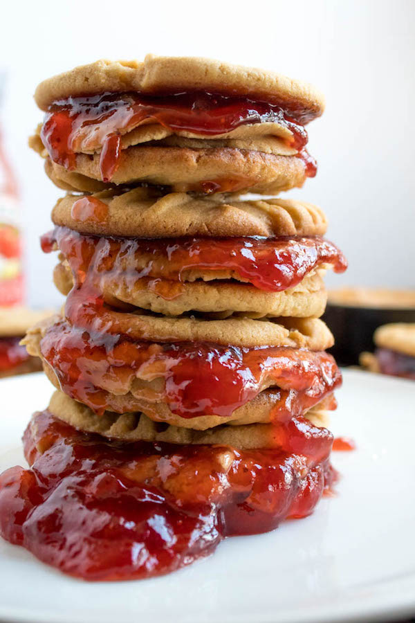 Peanut Butter And Jelly Cookie Sandwiches~ Recipe Queenslee Appétit