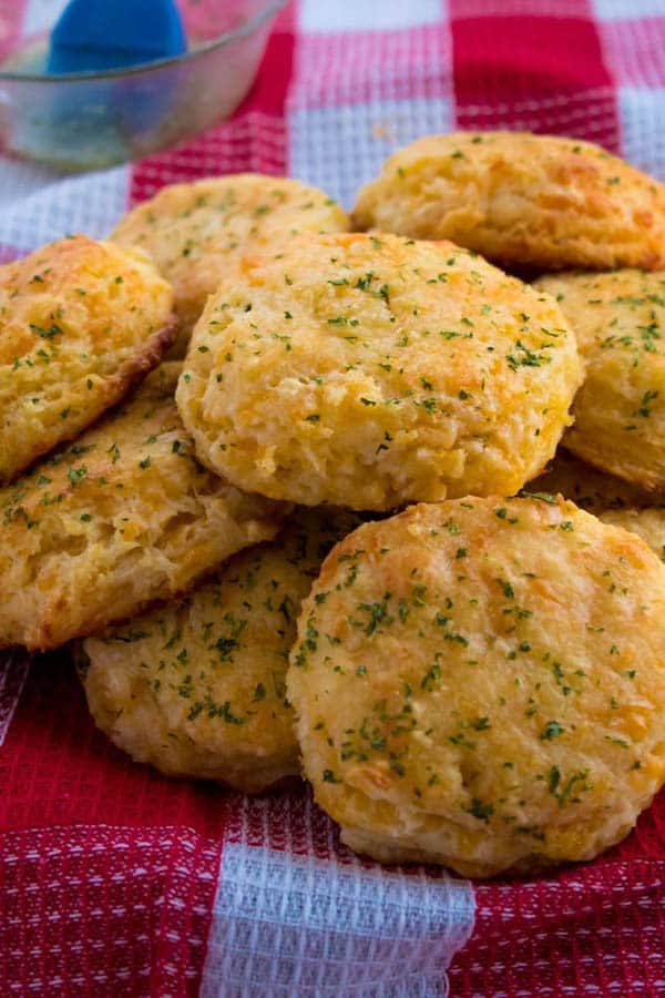 Homemade Cheddar Biscuits ~ Recipe | Queenslee Appétit