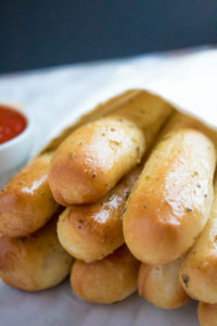 Homemade Garlic Butter Breadsticks ~ Recipe | Queenslee Appétit