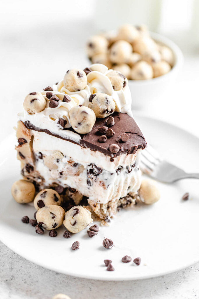 Chocolate Chip Cookie Dough Ice Cream Cake | Queenslee Appétit