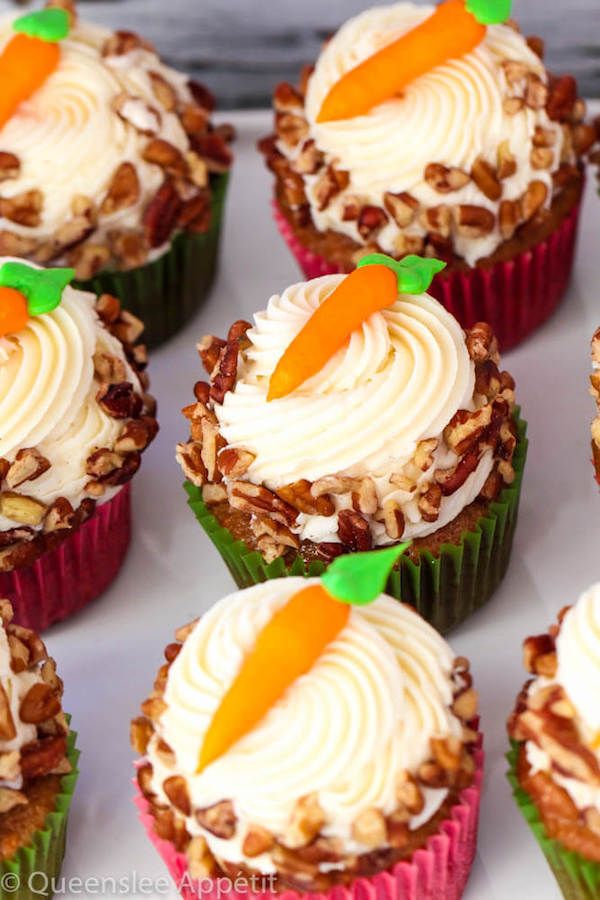 Carrot Cake Cupcakes with Cream Cheese Frosting | Queenslee Appétit