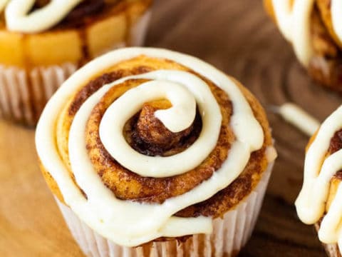 https://www.queensleeappetit.com/wp-content/uploads/2019/03/Cinnamon-Roll-Muffins-recipe-queensleeappetit.com-1-1-480x360.jpg