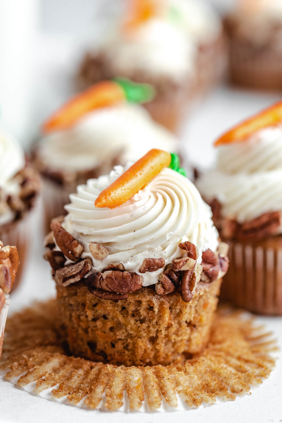 Carrot Cake Cupcakes with Cream Cheese Frosting | Queenslee Appétit