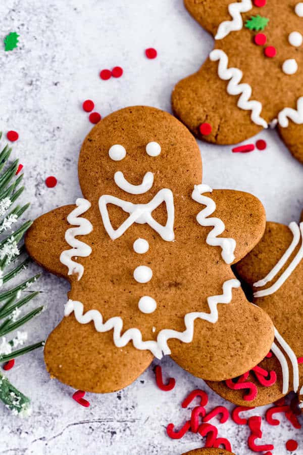 https://www.queensleeappetit.com/wp-content/uploads/2019/12/easy-gingerbread-cookies-recipe-on-queensleeappetit.com-9.jpg