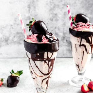 Chocolate Covered Strawberry Milkshake | Queenslee Appétit