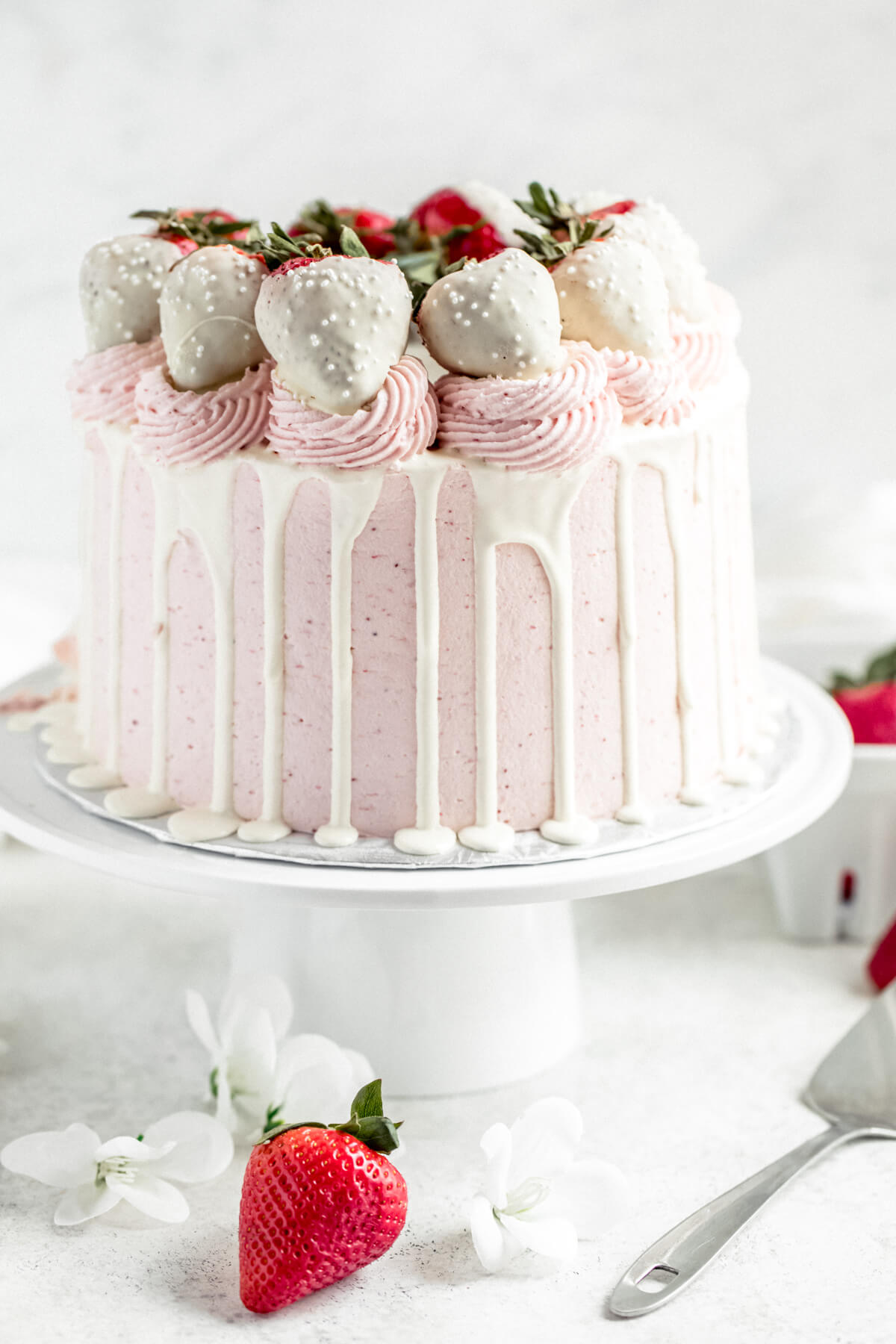 White Chocolate Covered Strawberry Cake | Queenslee Appétit