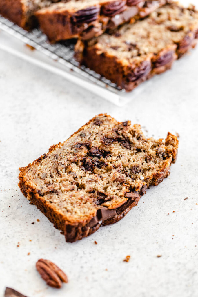 Brown Butter Pecan Chocolate Chunk Banana Bread | Queenslee Appétit