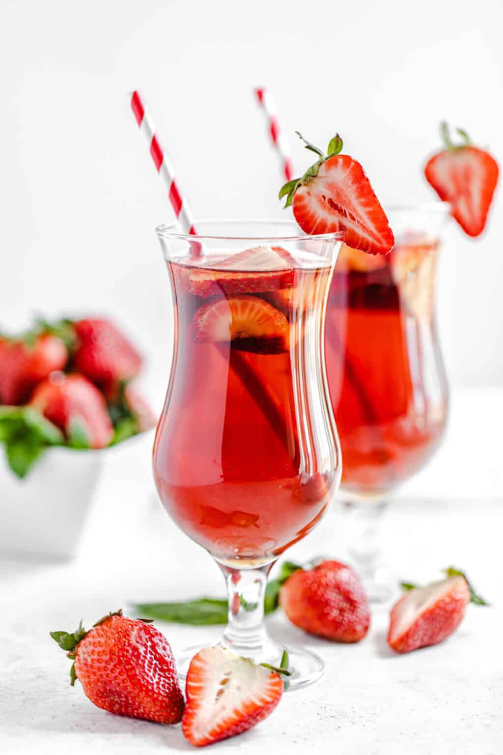 Strawberry Iced Tea Recipe | Queenslee Appétit