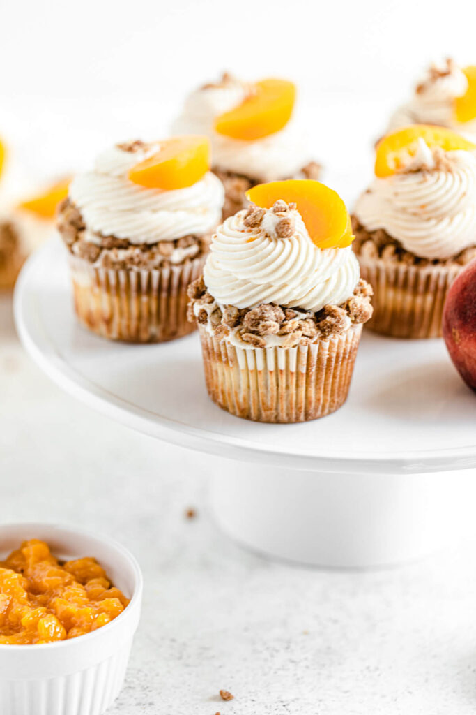 Cheesecake Swirl Peach Crumble Cupcakes | Queenslee Appétit