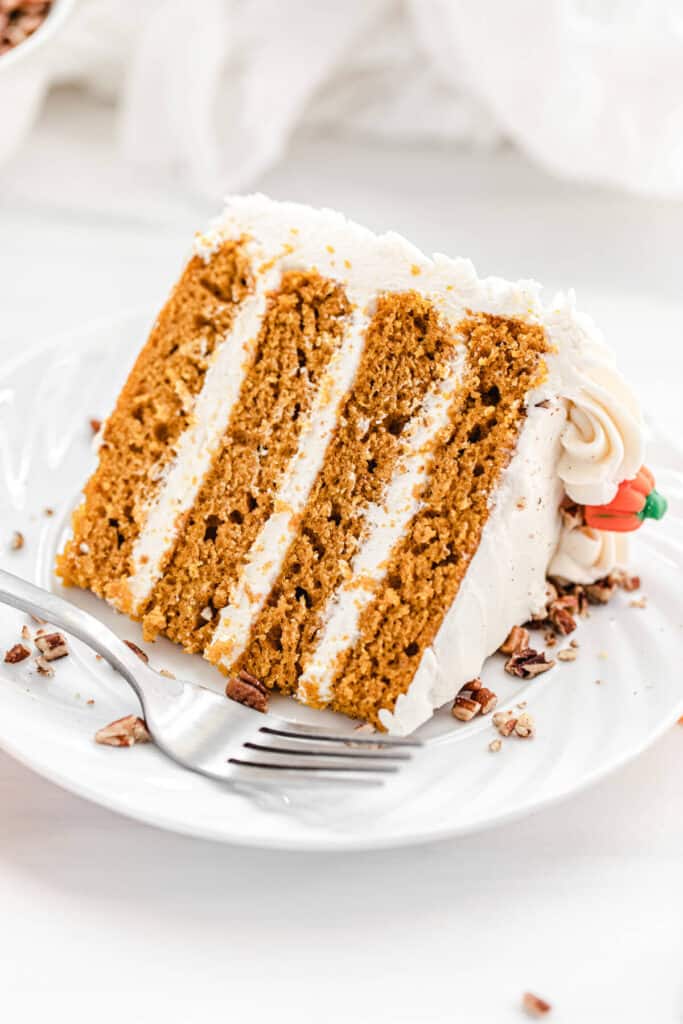 Pumpkin Cake with Cream Cheese Frosting | Queenslee Appétit