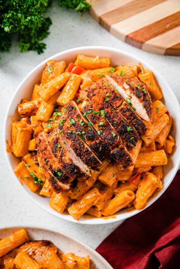 Creamy Cajun Chicken Pasta ~ Recipe | Queenslee Appétit