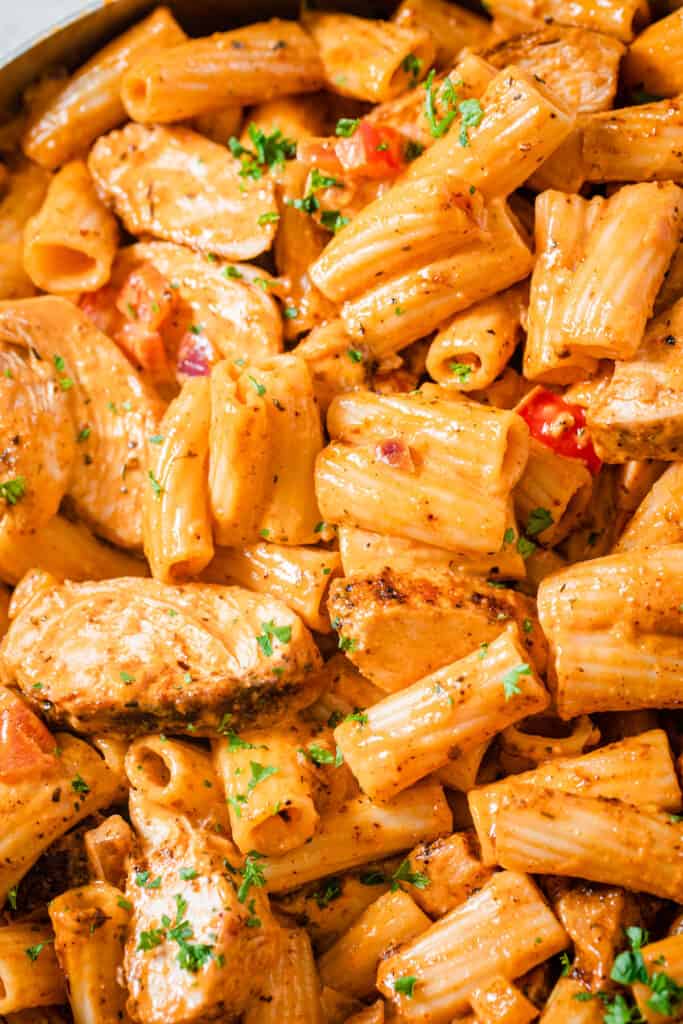 Creamy Cajun Chicken Pasta ~ Recipe | Queenslee Appétit